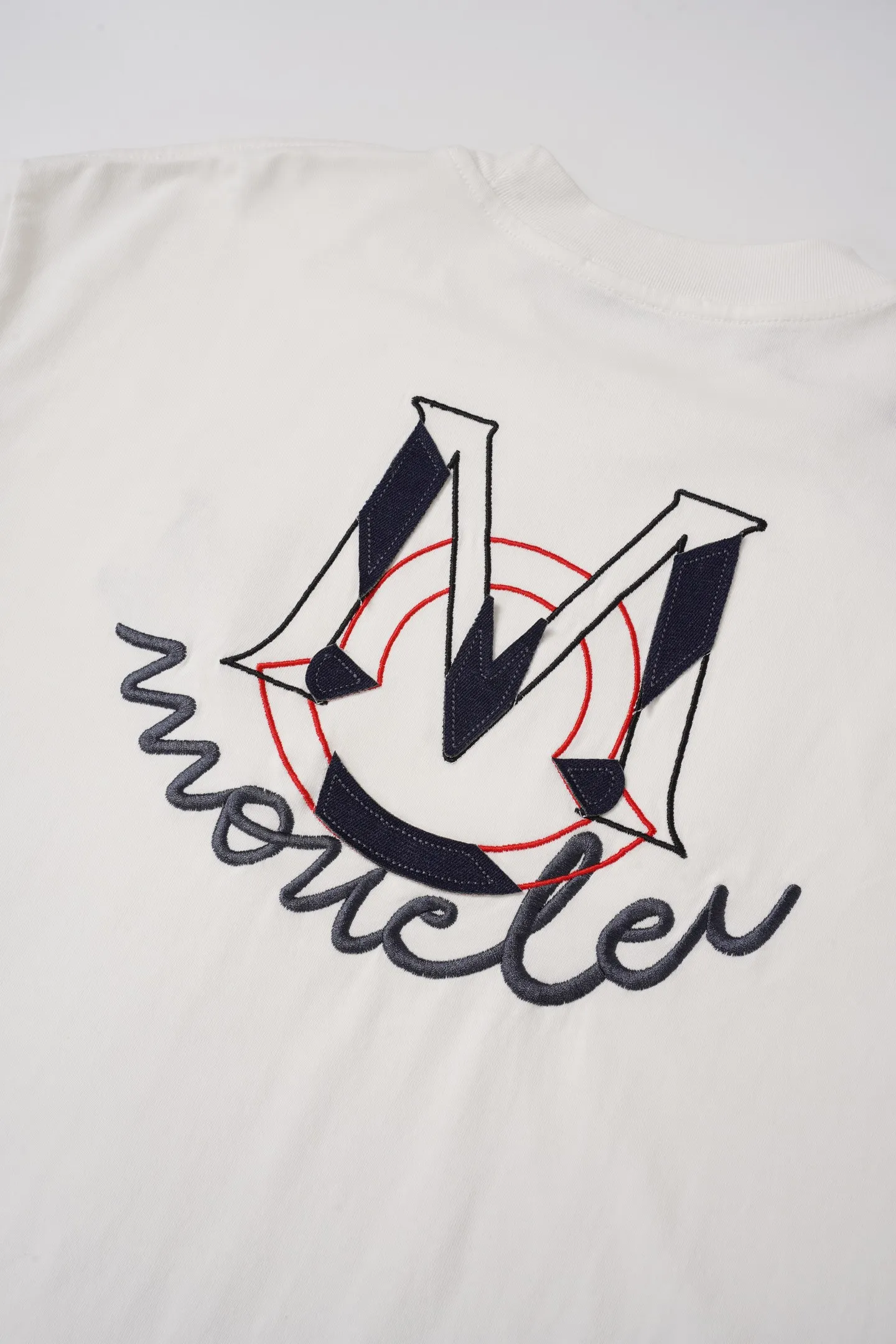 Moncler/ 2026Retro M T Moncler 2026New Arrival Retro M ， Black White Same Style。 ， ， ； ， Breathable ， + ， 。 ， Retro ， ， 。 Size：XS S M L ：Black White